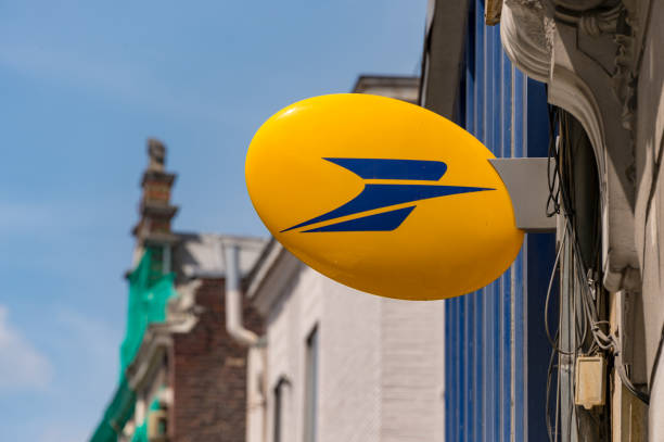 Adresse centre Courrier LA POSTE